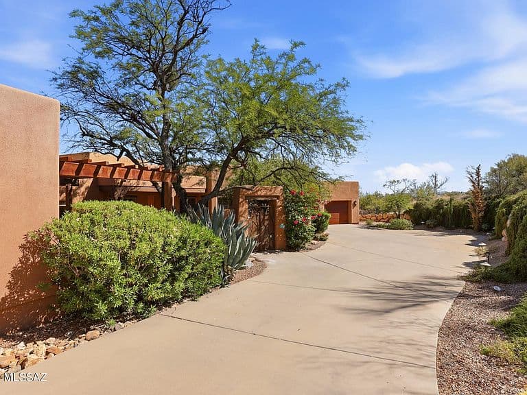 471 W Coyote Moon Pl photo 3