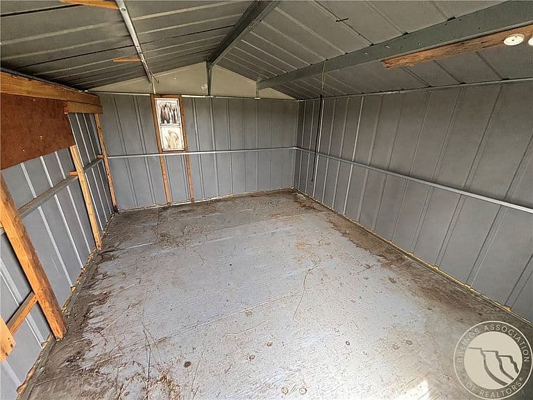 2408 E Maryland Ln photo 3
