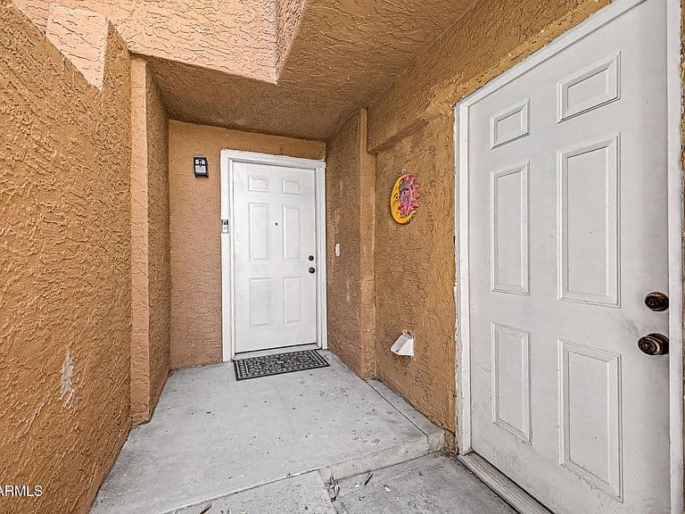 2202 W GLENROSA Avenue #9 photo 3