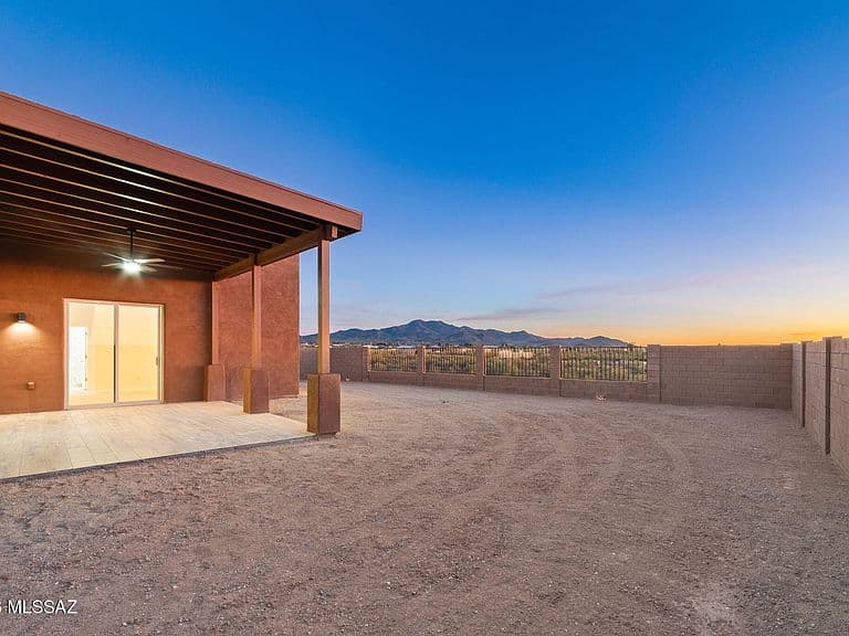 1132 N Range Rider Pl photo 3