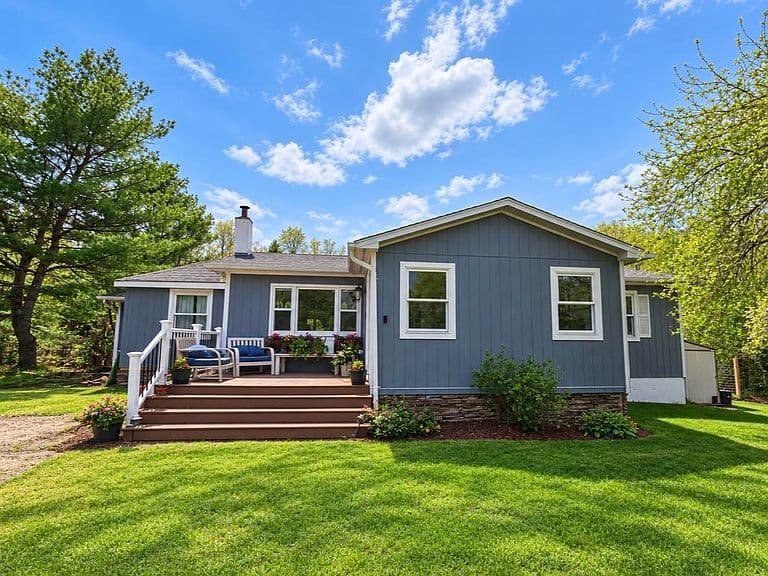 258 Doyon Road photo 1