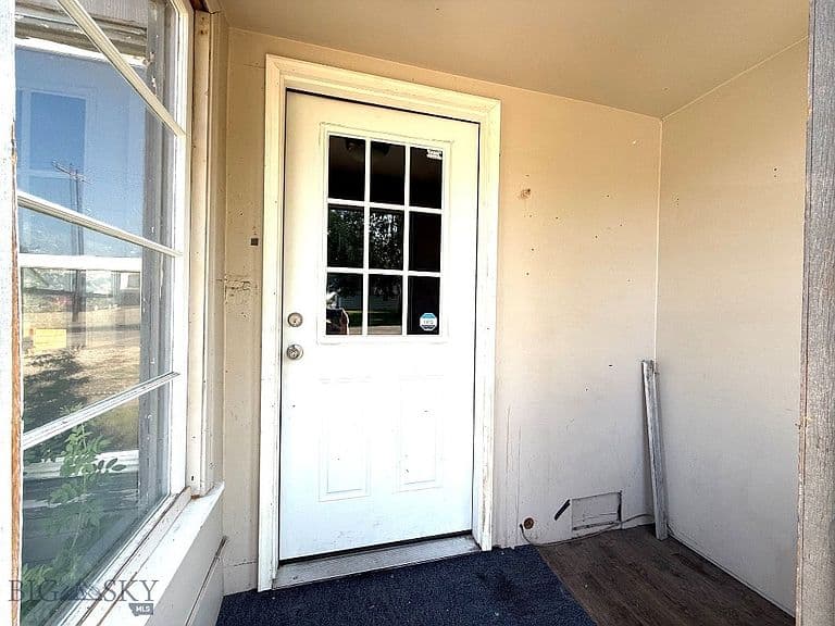 709 Montana Ave photo 2