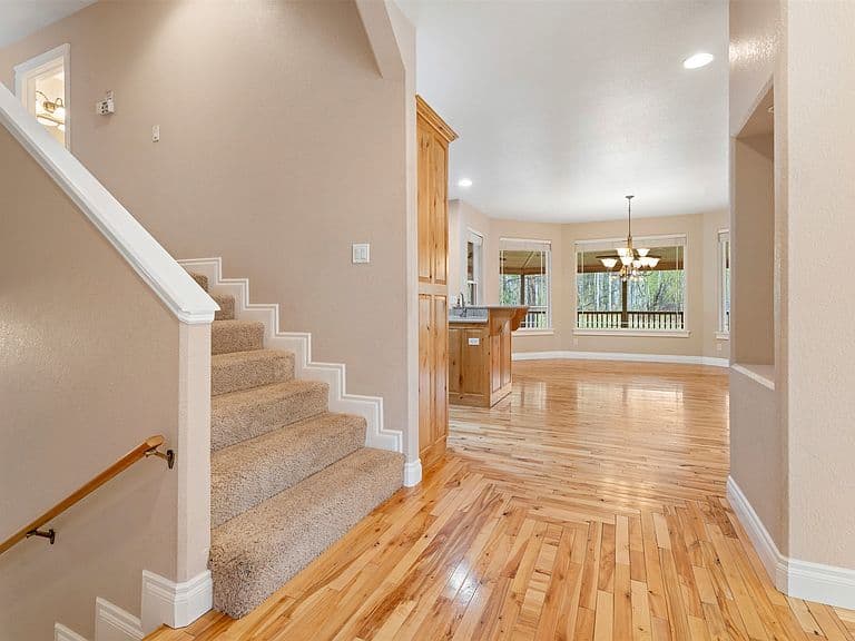 565 Chickadee Ln photo 5