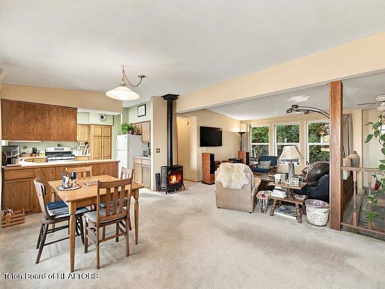 440 Wister Ave photo 4