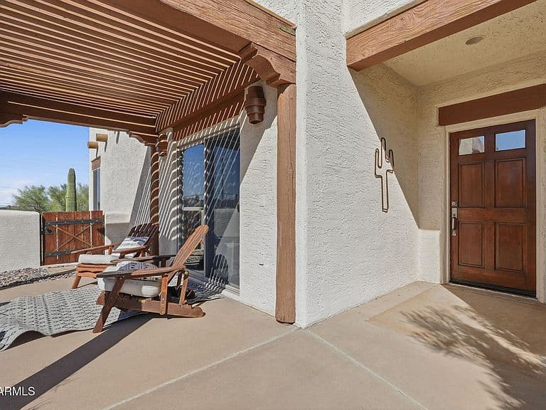 250 N CLEOPATRA Street photo 4