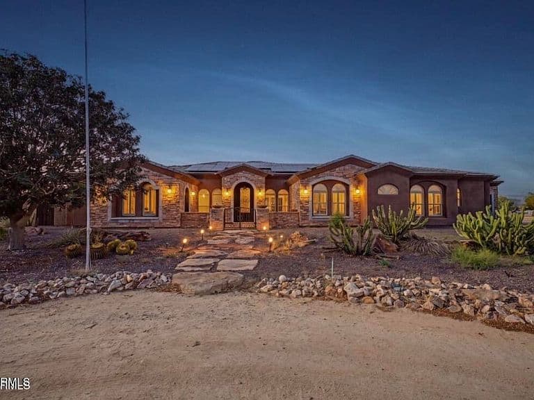 20548 E NAVAJO Drive photo 1