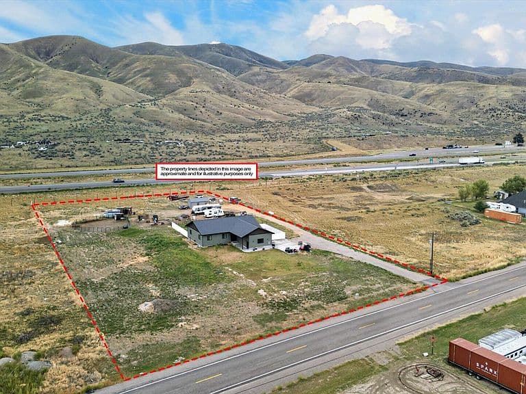 3678 W Old Highway 91 photo 3