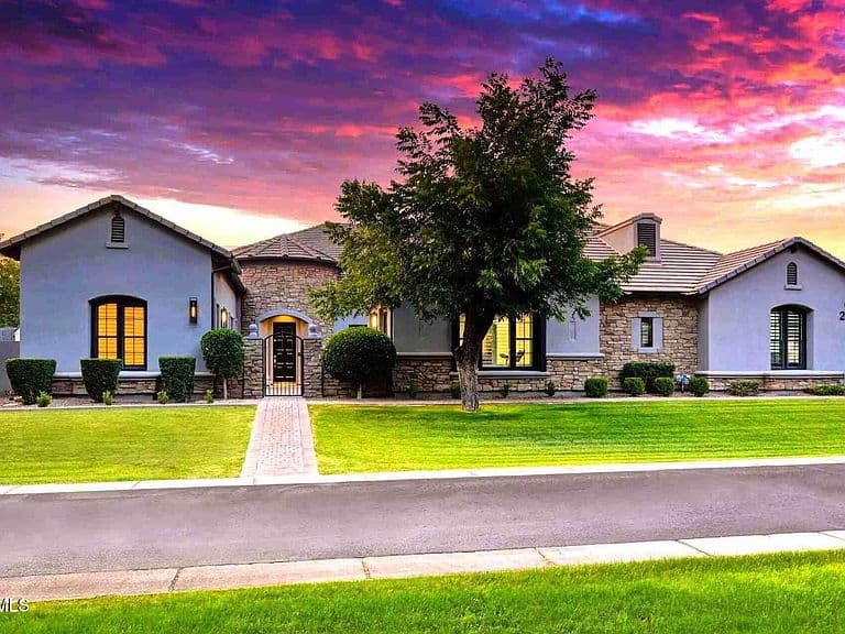20190 E SUNSET Court photo 1