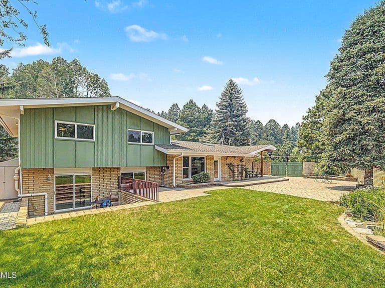 2045 N Crescent Dr photo 2