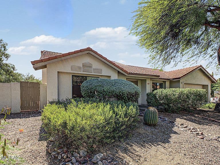 5500 N Waterfield Dr photo 3