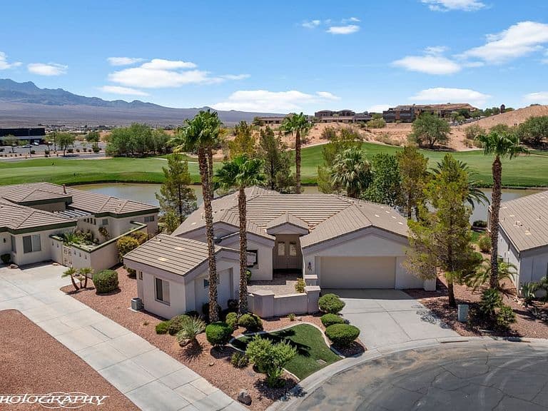 425 Greens Way photo 1