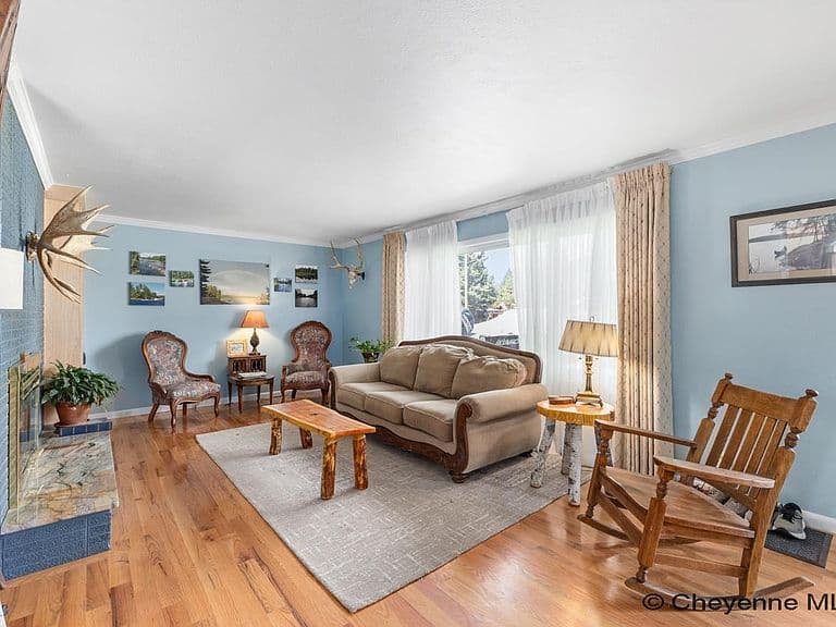 1017 Melton St photo 4
