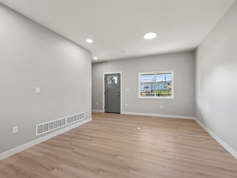 104 Reed Ave photo 5