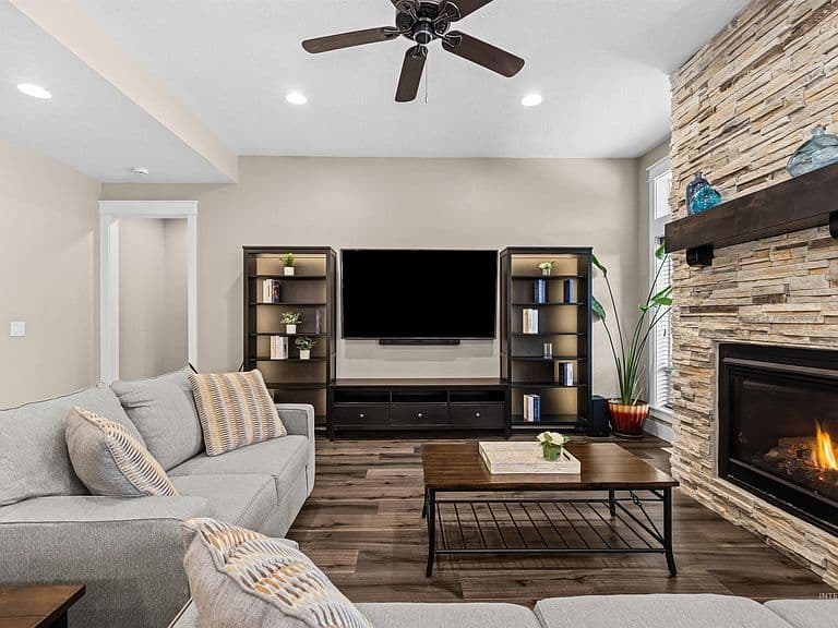 1085 W Tanzanite Dr photo 4