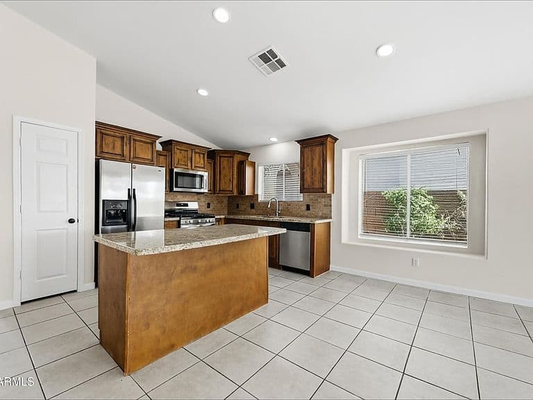 627 E SHANNON Street photo 4