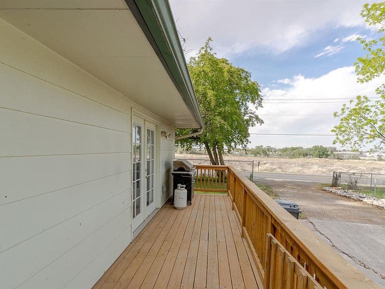 794 Park Ave photo 3