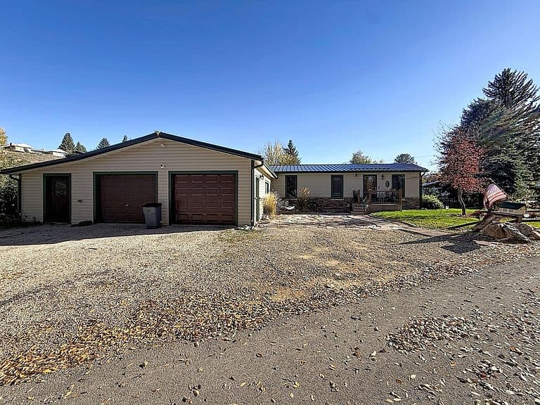 241 E Foote St photo 1