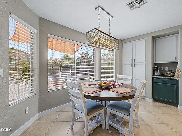 2223 E Torrey Pines Place photo 3