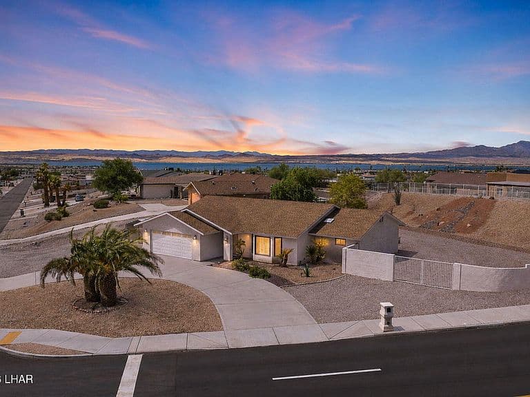 301 Acoma Blvd N photo 3