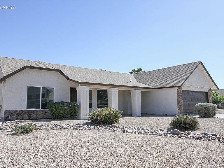 401 E ROCKWOOD Drive photo 1