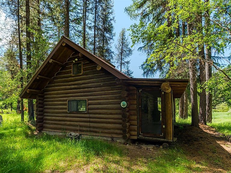 796 Tamarack Ln photo 1