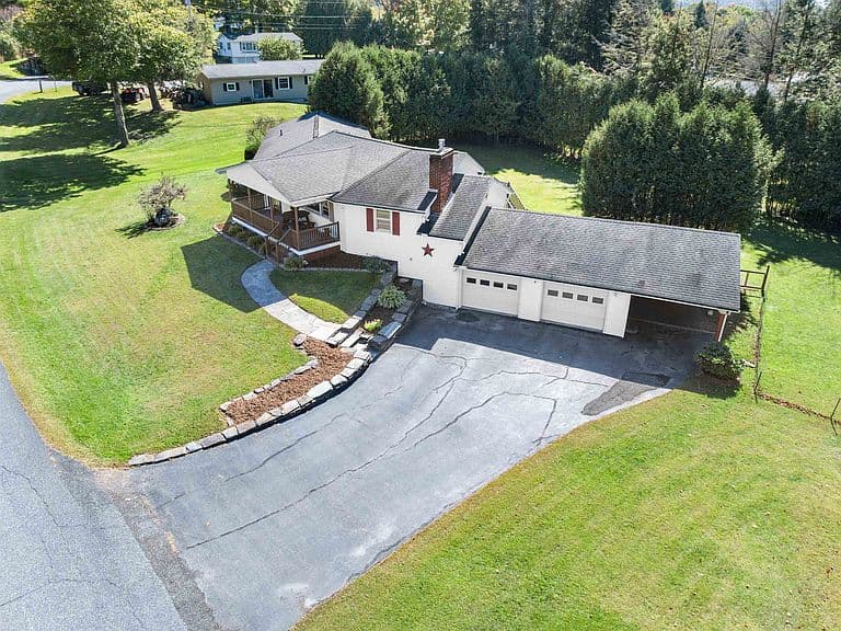 15 Oak Drive photo 2