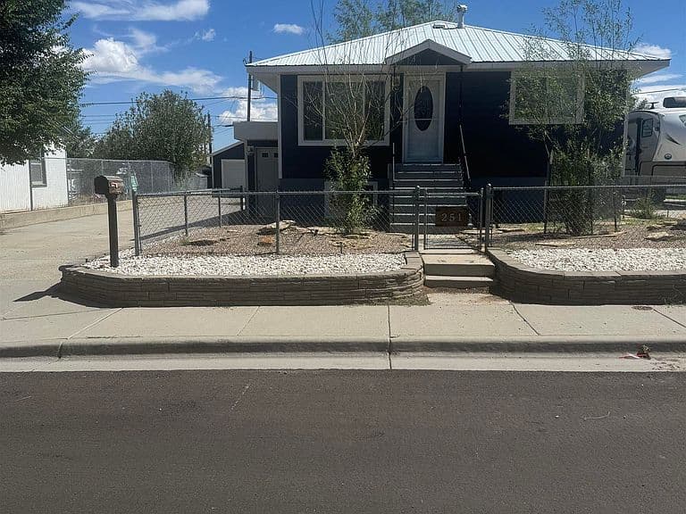 251 Logan St photo 1