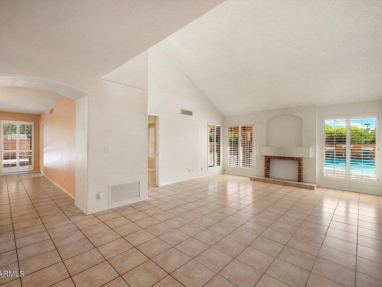 6235 E PARADISE Lane photo 4