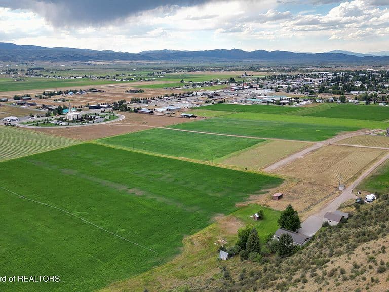 870 Sky View Ln photo 4