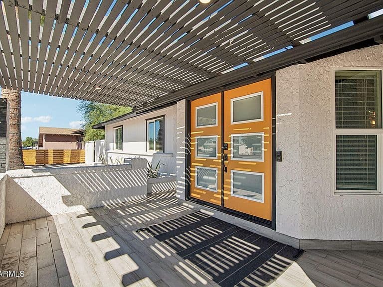 1530 W DUNLAP Avenue photo 4