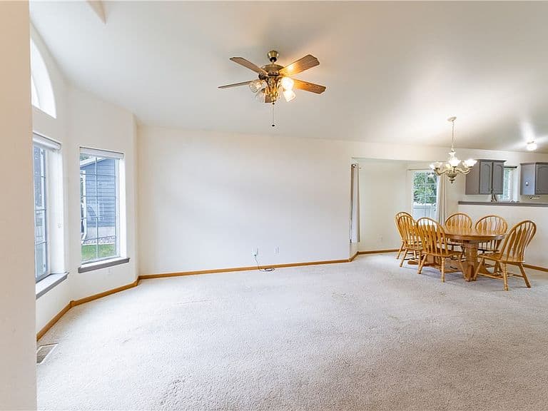1246 Mossman Dr photo 5