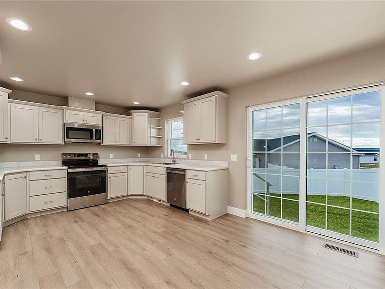2237 Modera Ave photo 2