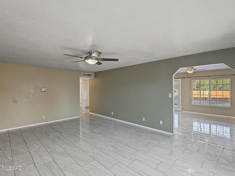 810 S Sarnoff Dr photo 3