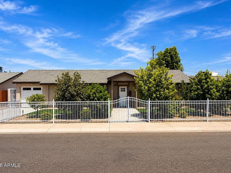 1826 W ORAIBI Drive photo 1