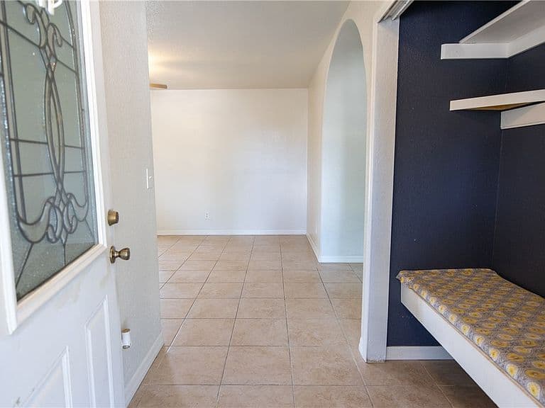 2746 Ross Avenue photo 3