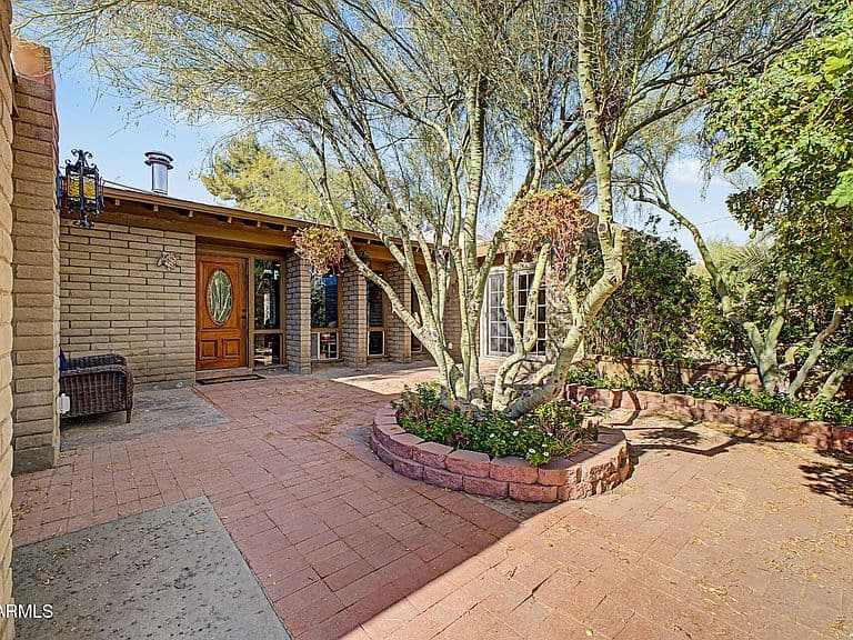 6510 E DIXILETA Drive photo 2