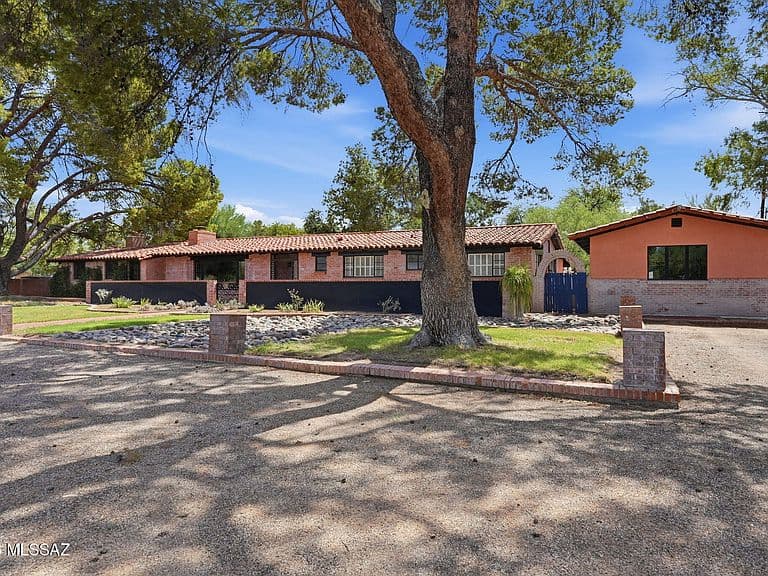 6550 E Miramar Dr photo 1