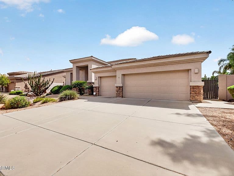 1123 W THOMPSON Way photo 2