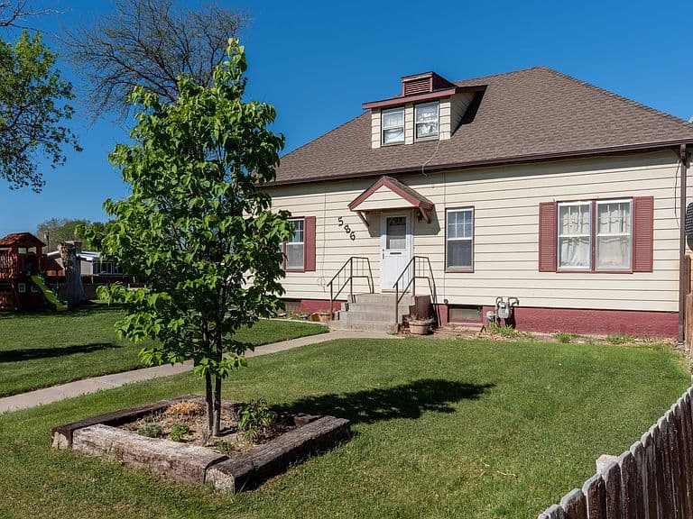 586 Nevada Ave photo 2