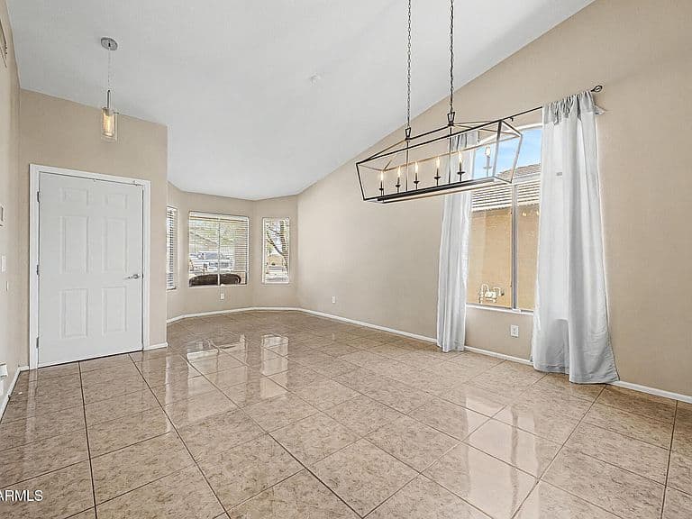 12315 W RANCHO Drive photo 3