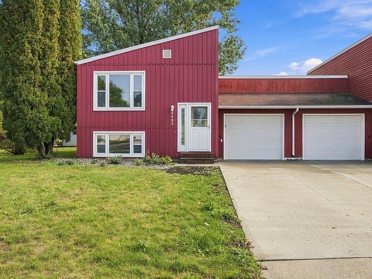 2323 Sundance Cir S photo 1