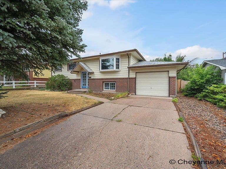 808 Gardenia Dr photo 3