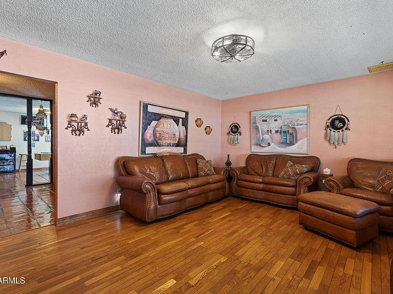 8607 W Earll Drive photo 4