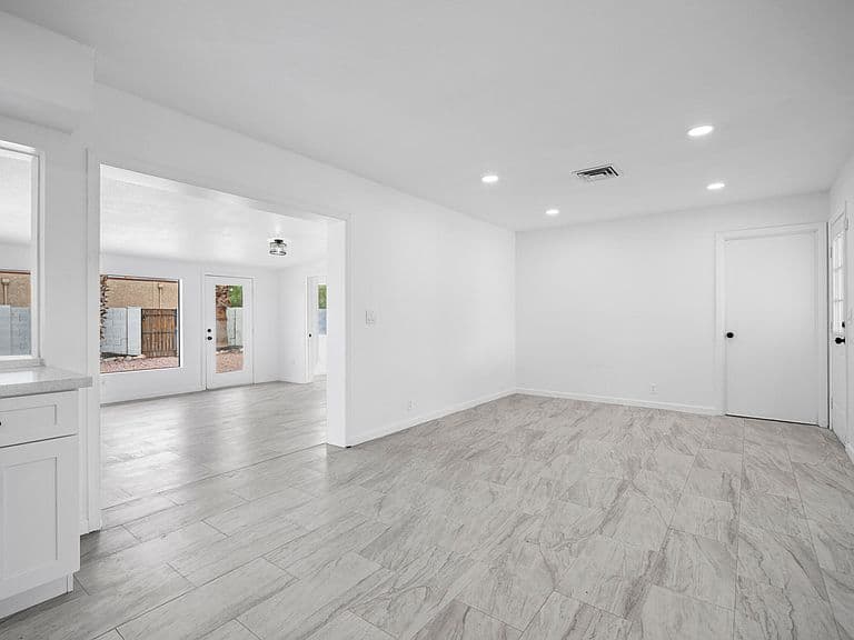 702 E SAGUARO Street photo 3