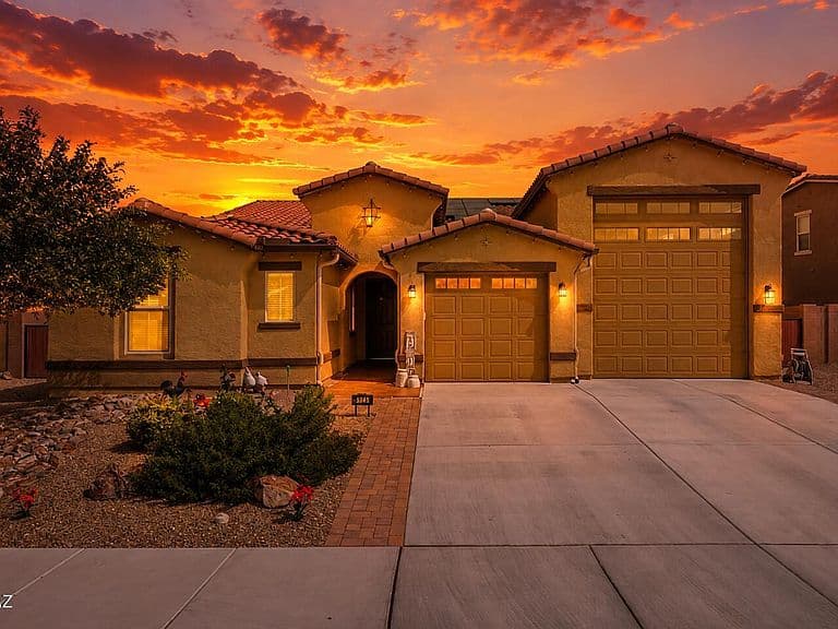 9745 S Desert Flint Dr photo 1