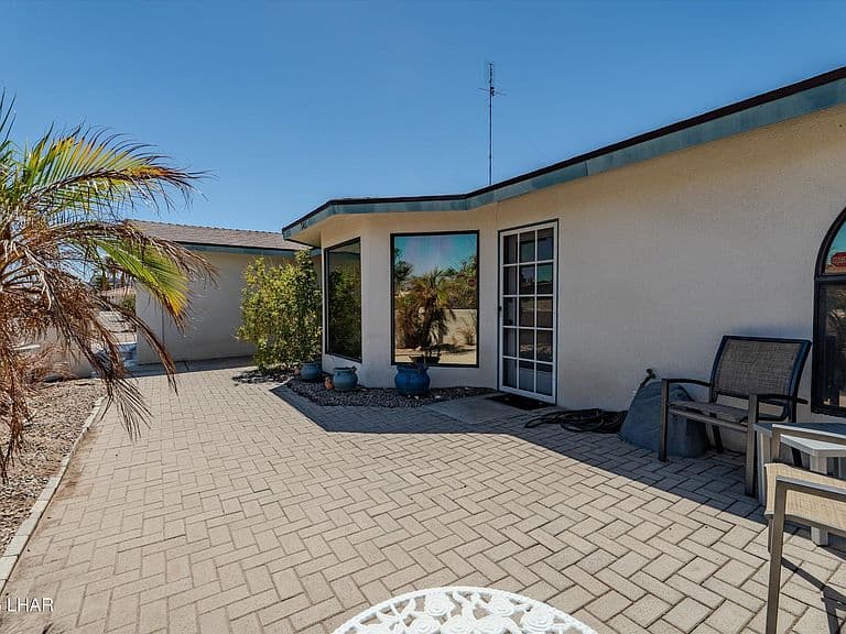 745 Acoma Blvd S photo 4