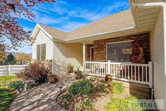 802 E Madlee Rd photo 3
