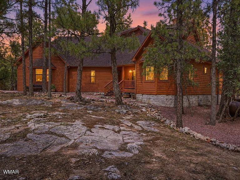4621 Lariat Way photo 1