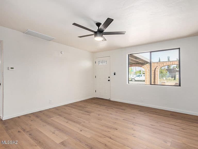 2412 E Warwick Vis photo 5