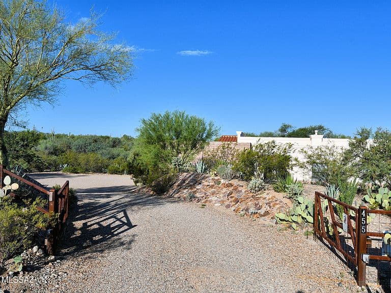 455 N Avenida Aguila photo 3